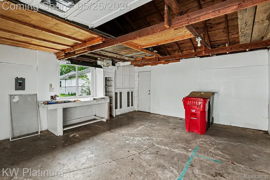 19070 Melvin Street Roseville City MI 48066