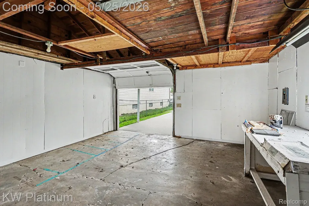 19070 Melvin Street Roseville City MI 48066