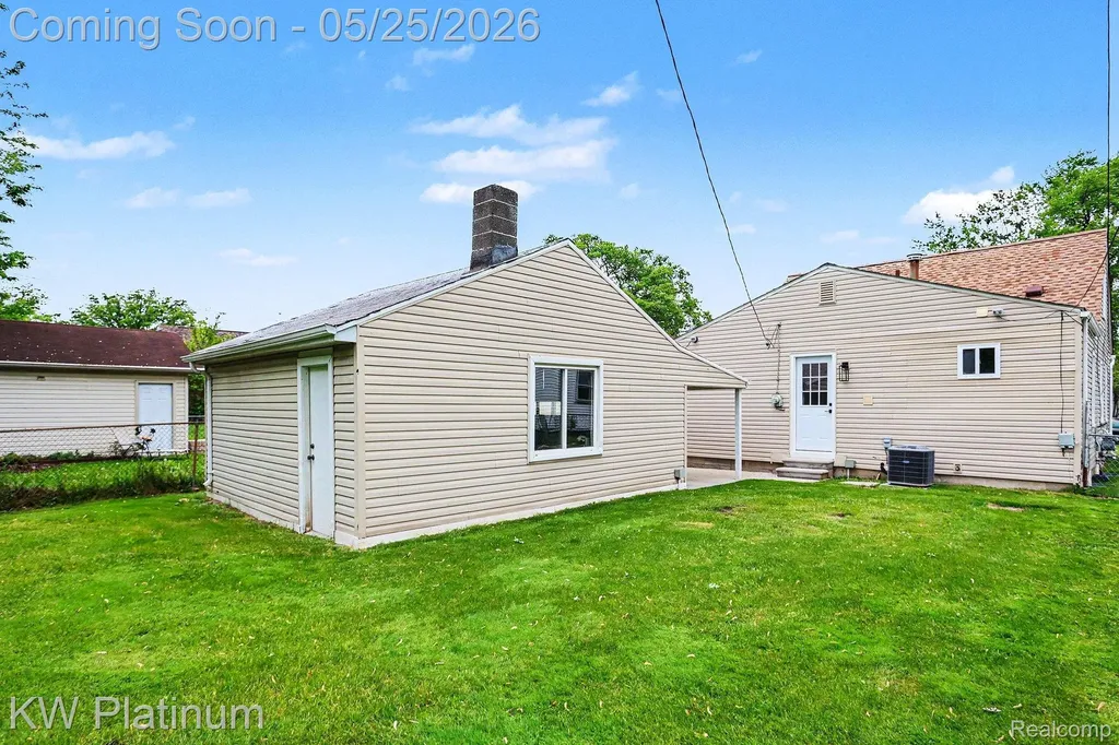 19070 Melvin Street Roseville City MI 48066