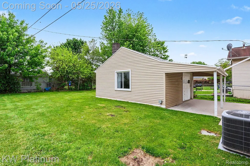 19070 Melvin Street Roseville City MI 48066