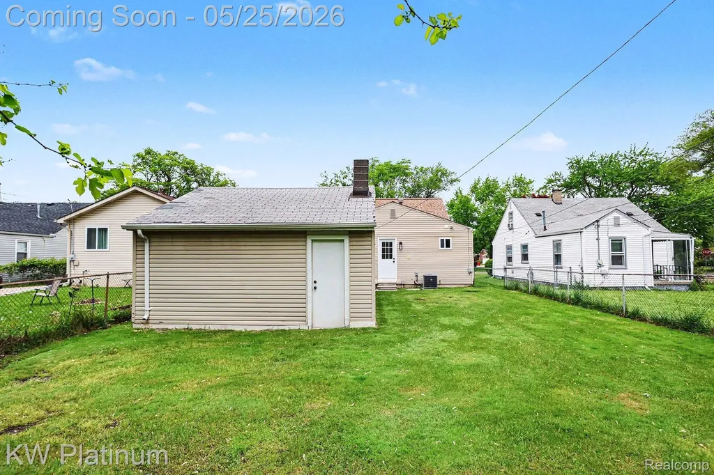 19070 Melvin Street Roseville City MI 48066