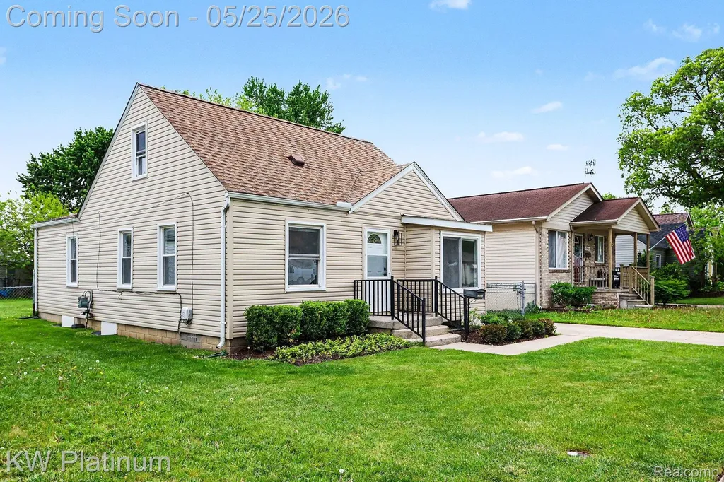 19070 Melvin Street Roseville City MI 48066