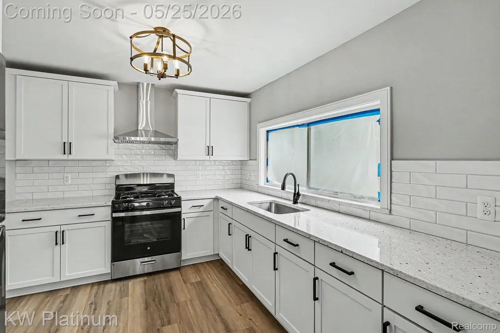 19070 Melvin Street Roseville City MI 48066