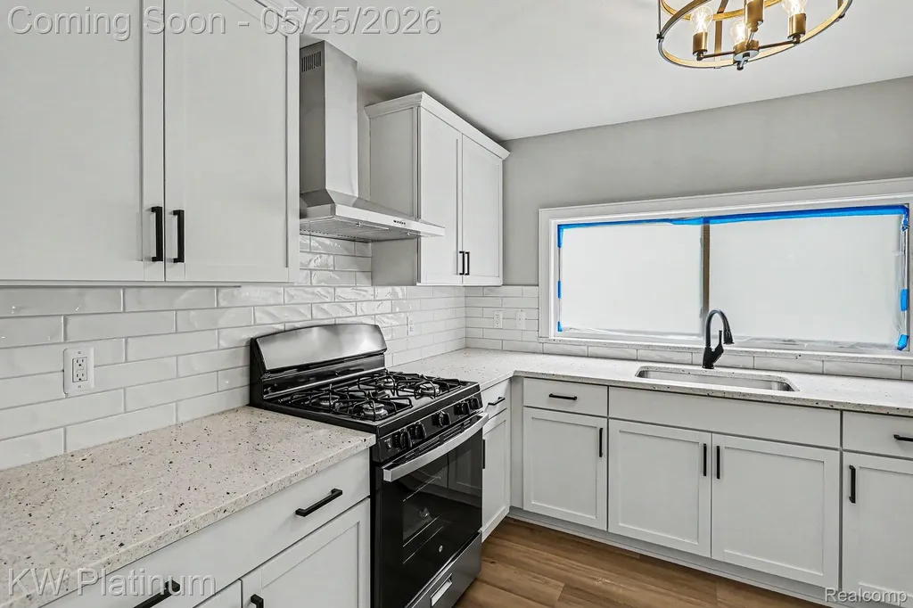 19070 Melvin Street Roseville City MI 48066