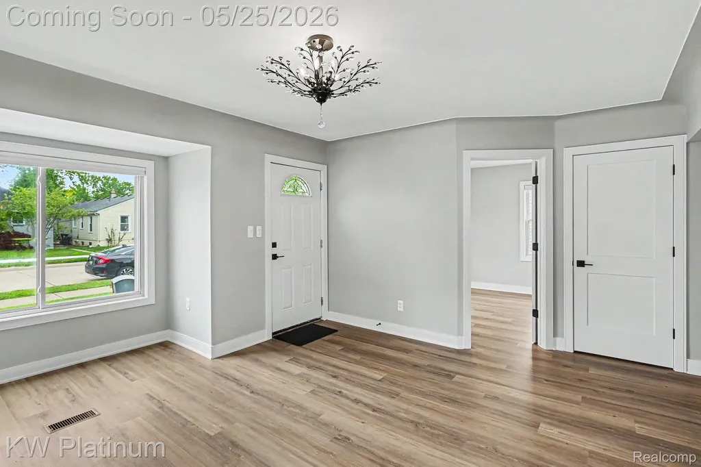 19070 Melvin Street Roseville City MI 48066