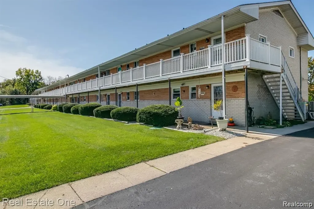 26955 Milford Road Lyon Charter Township MI 48178