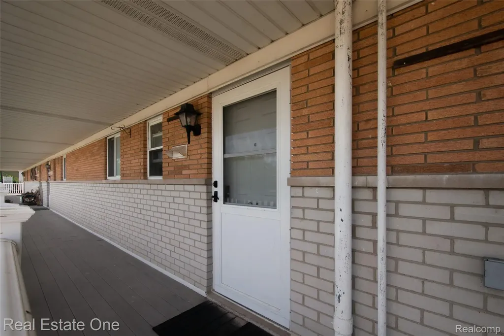 26955 Milford Road Lyon Charter Township MI 48178