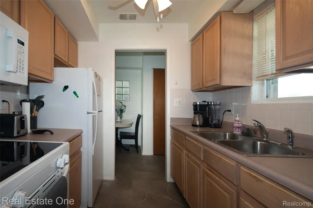 26955 Milford Road Lyon Charter Township MI 48178