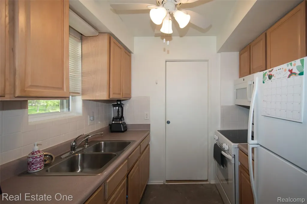 26955 Milford Road Lyon Charter Township MI 48178