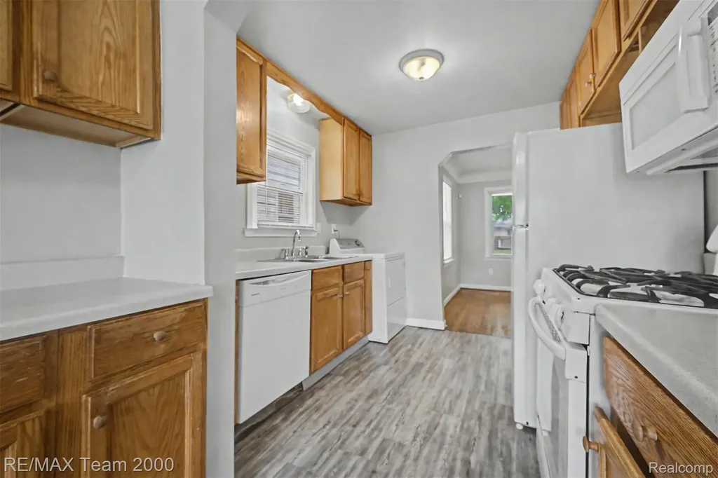 5635 Westpoint Street Dearborn Heights City MI 48125