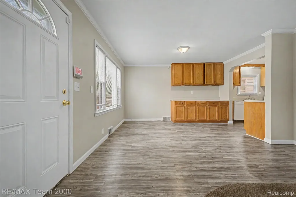 5635 Westpoint Street Dearborn Heights City MI 48125