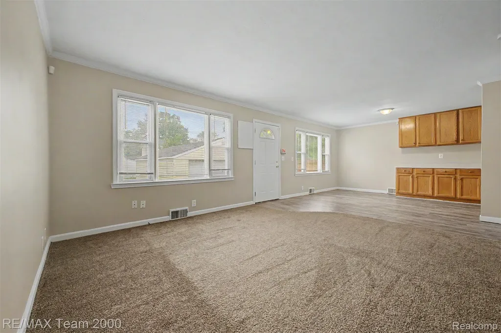 5635 Westpoint Street Dearborn Heights City MI 48125