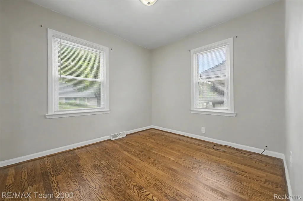 5635 Westpoint Street Dearborn Heights City MI 48125