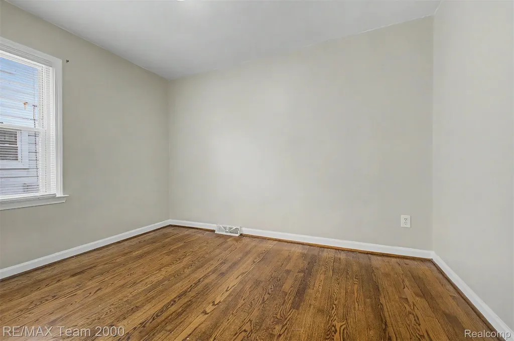 5635 Westpoint Street Dearborn Heights City MI 48125