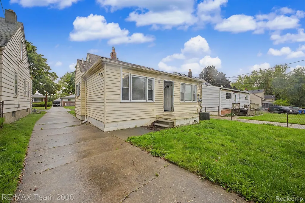 5635 Westpoint Street Dearborn Heights City MI 48125