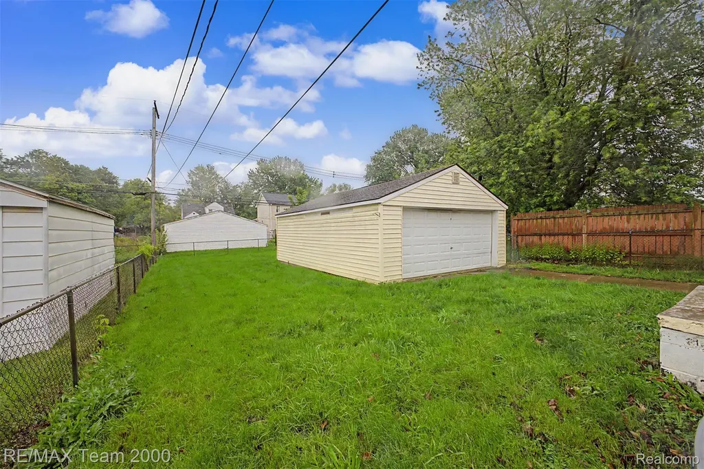 5635 Westpoint Street Dearborn Heights City MI 48125