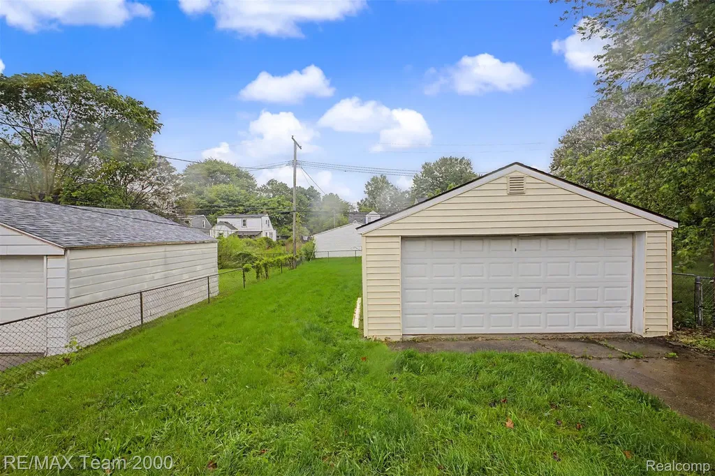 5635 Westpoint Street Dearborn Heights City MI 48125