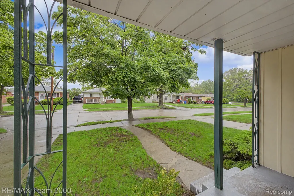 5635 Westpoint Street Dearborn Heights City MI 48125