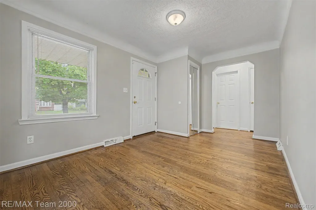 5635 Westpoint Street Dearborn Heights City MI 48125