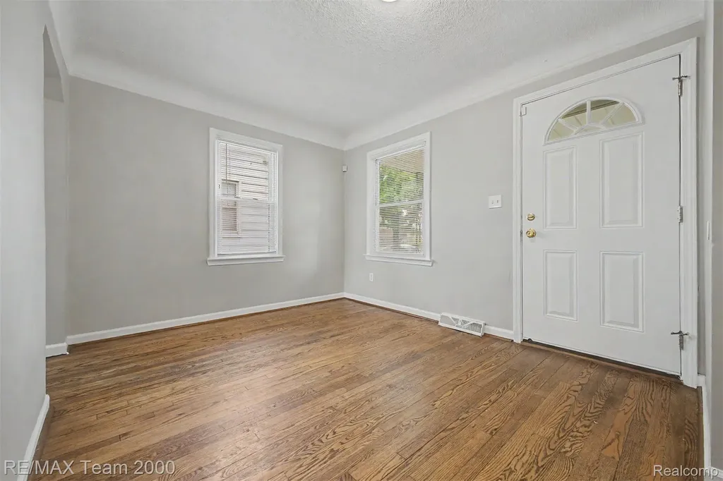 5635 Westpoint Street Dearborn Heights City MI 48125