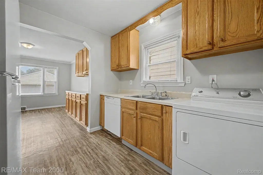 5635 Westpoint Street Dearborn Heights City MI 48125