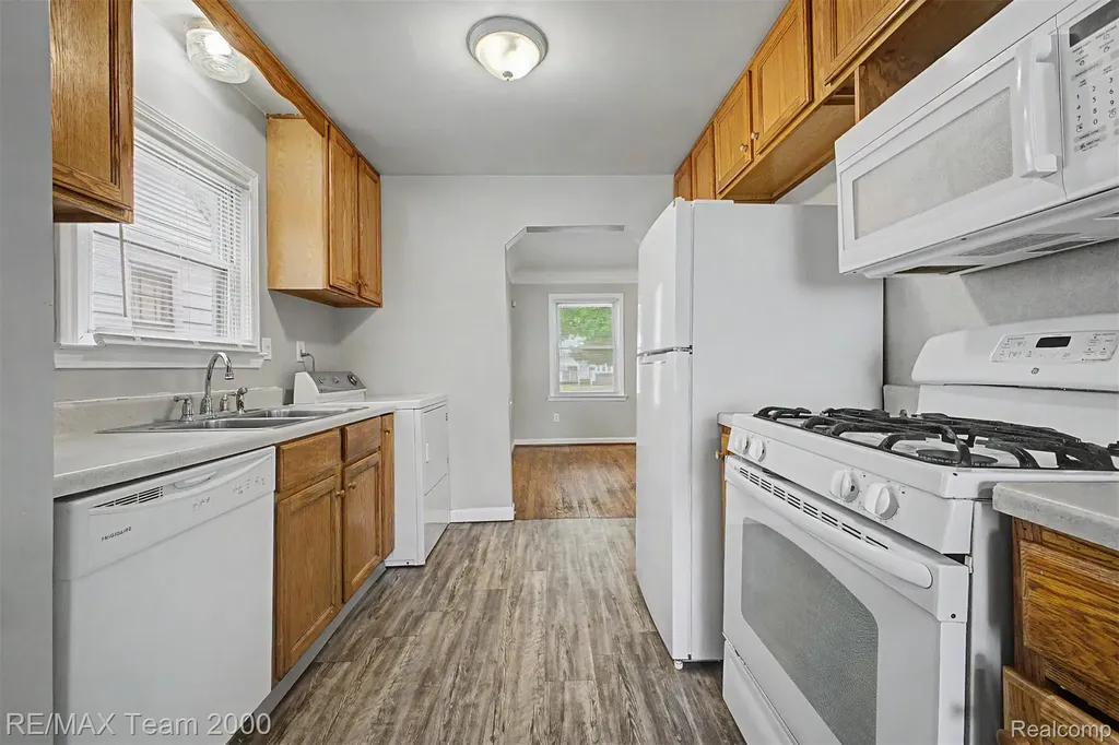 5635 Westpoint Street Dearborn Heights City MI 48125