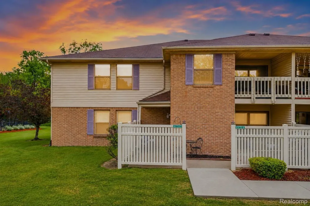 61212 Greenwood Drive South Lyon City MI 48178