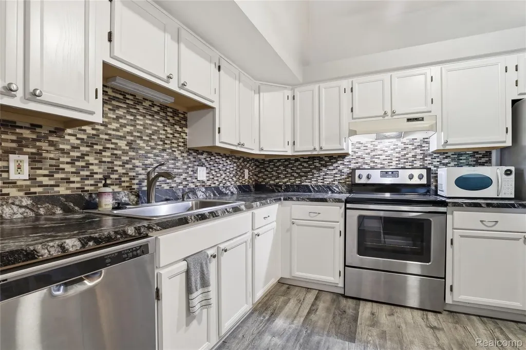 61212 Greenwood Drive South Lyon City MI 48178