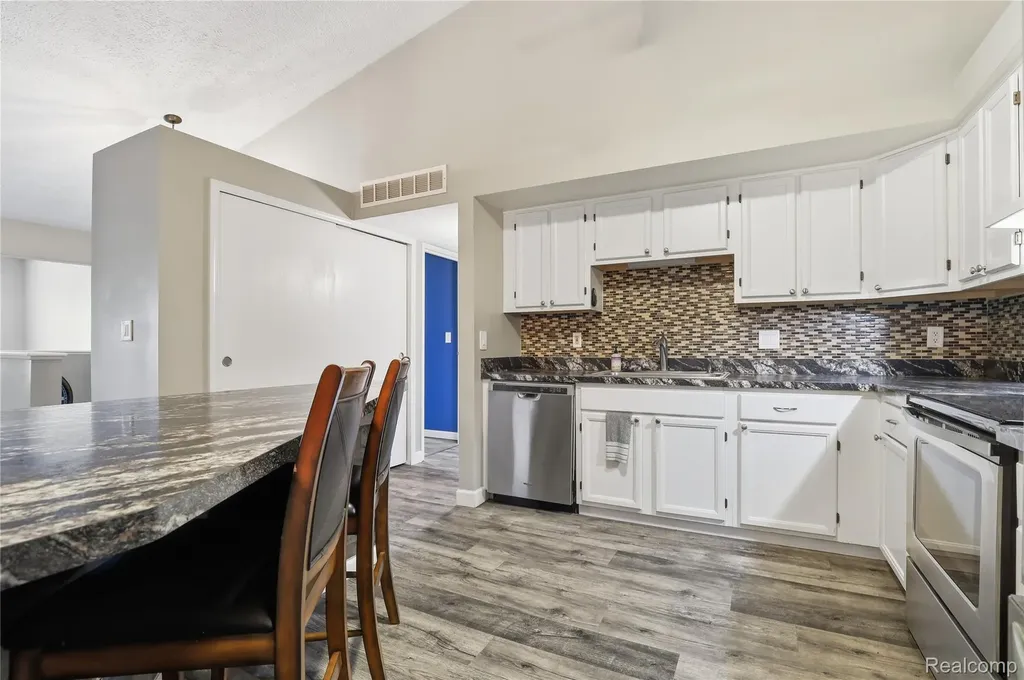 61212 Greenwood Drive South Lyon City MI 48178