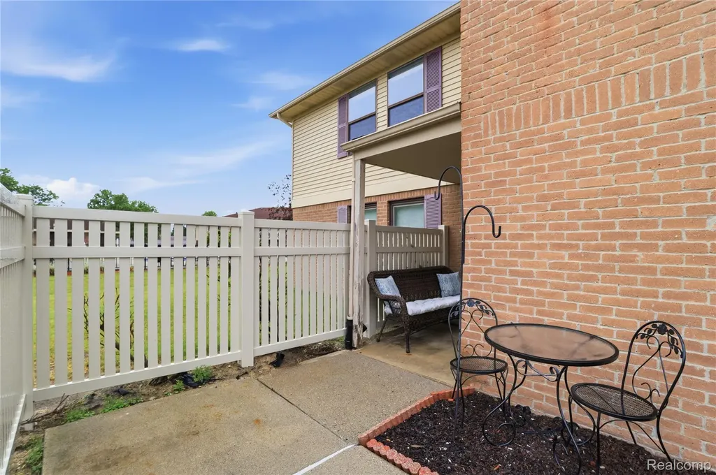 61212 Greenwood Drive South Lyon City MI 48178