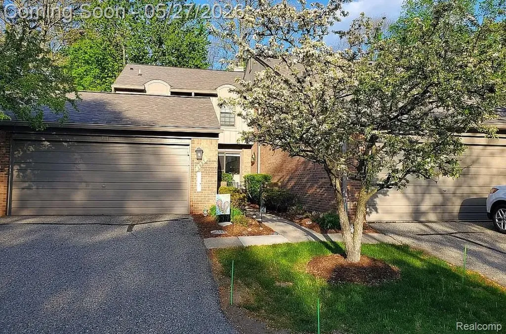 1687 Lodge Pole Lane Rochester Hills City MI 48309