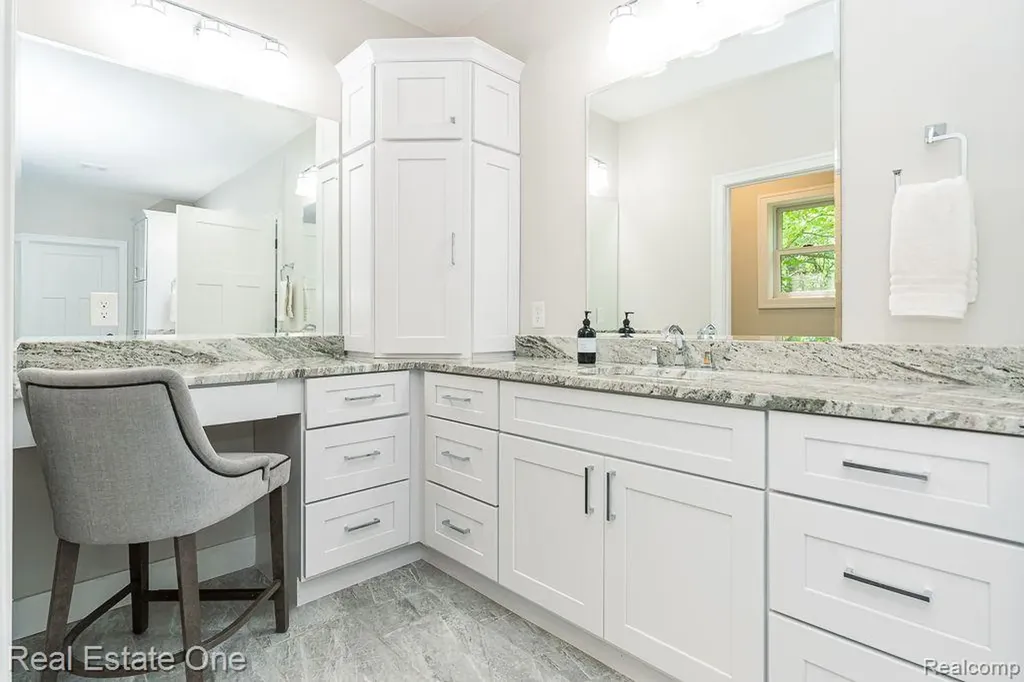 60553 Pennington Way Washington Township MI 48306