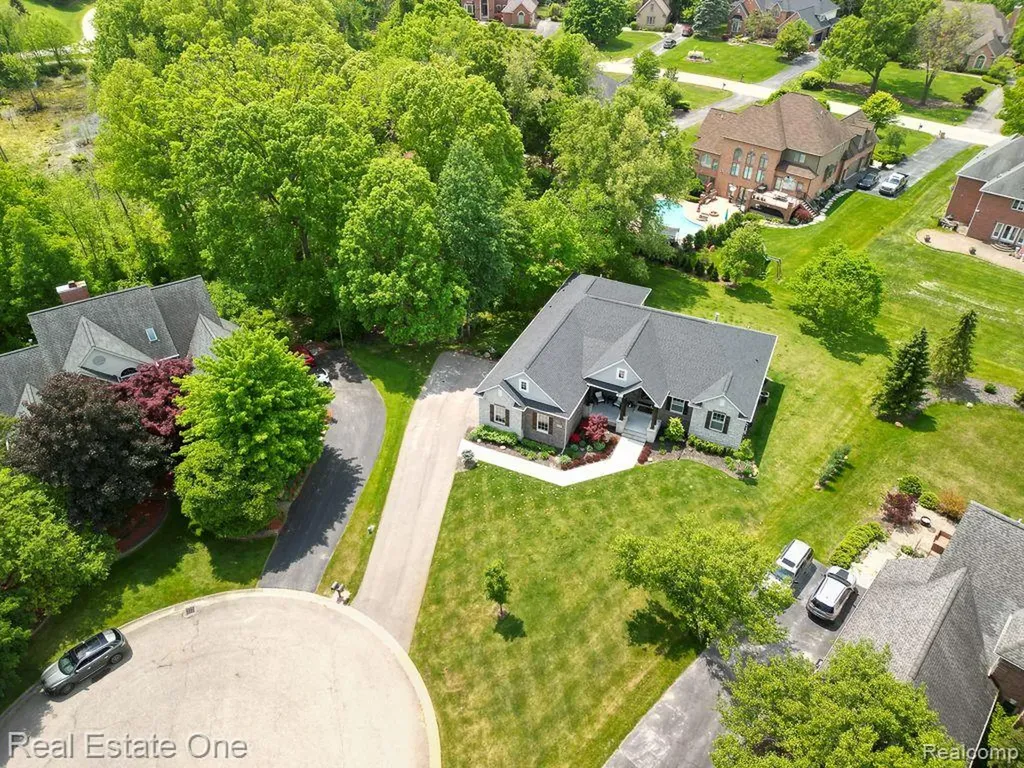 60553 Pennington Way Washington Township MI 48306