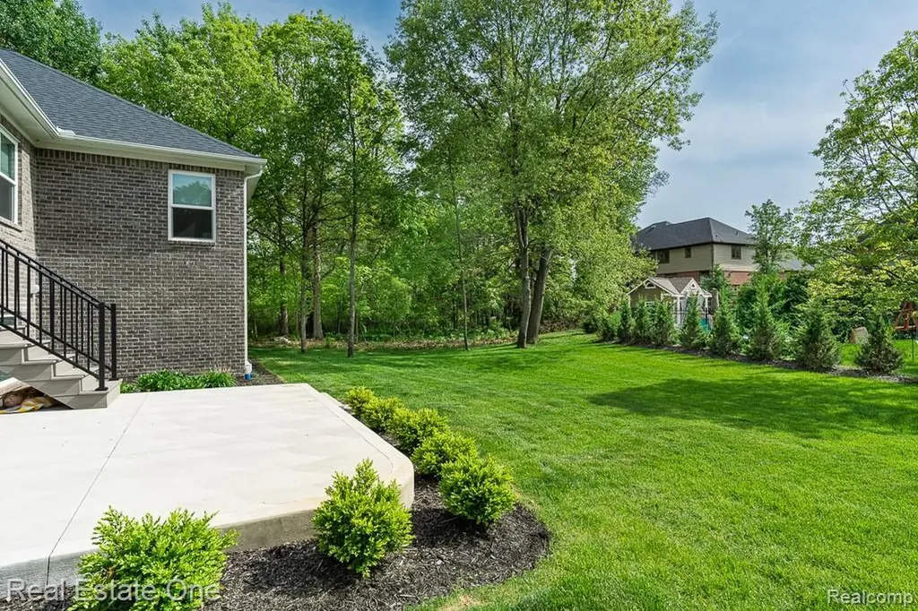 60553 Pennington Way Washington Township MI 48306