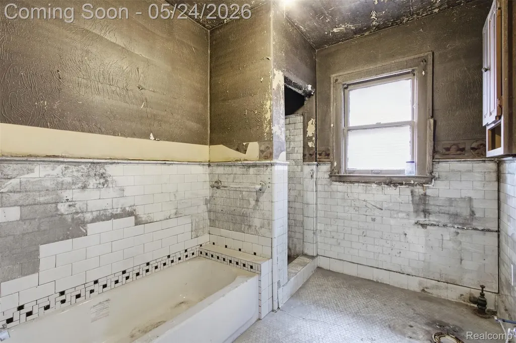 8221 Dexter Avenue Detroit City MI 48206