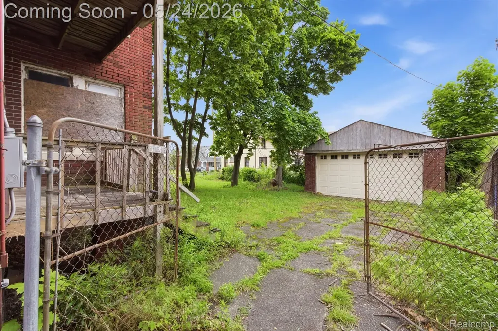 8221 Dexter Avenue Detroit City MI 48206