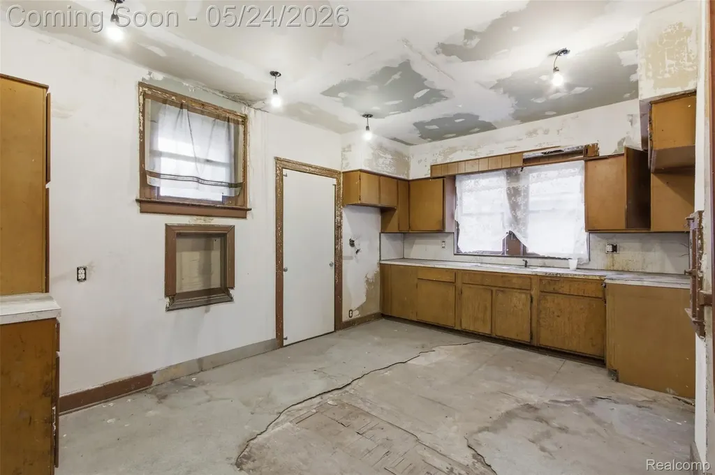 8221 Dexter Avenue Detroit City MI 48206