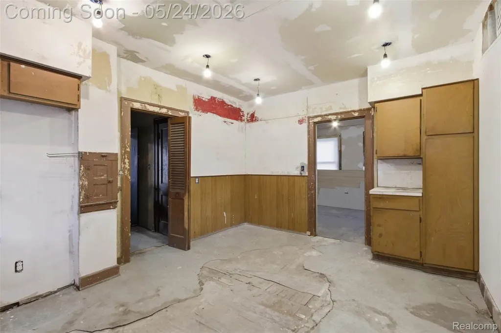 8221 Dexter Avenue Detroit City MI 48206