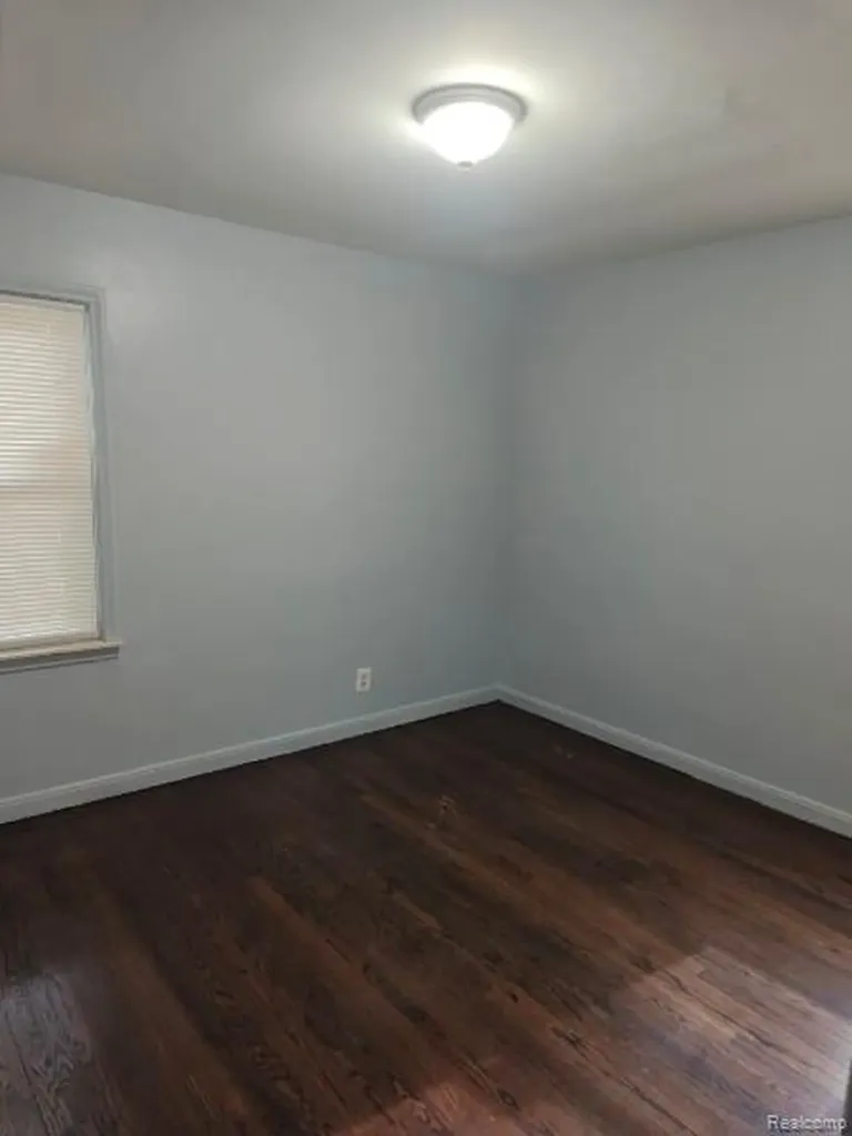 22544 Frisbee Street Detroit City MI 48219
