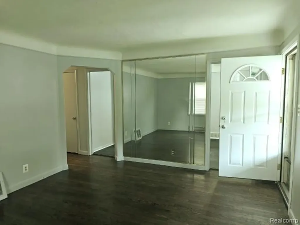 22544 Frisbee Street Detroit City MI 48219
