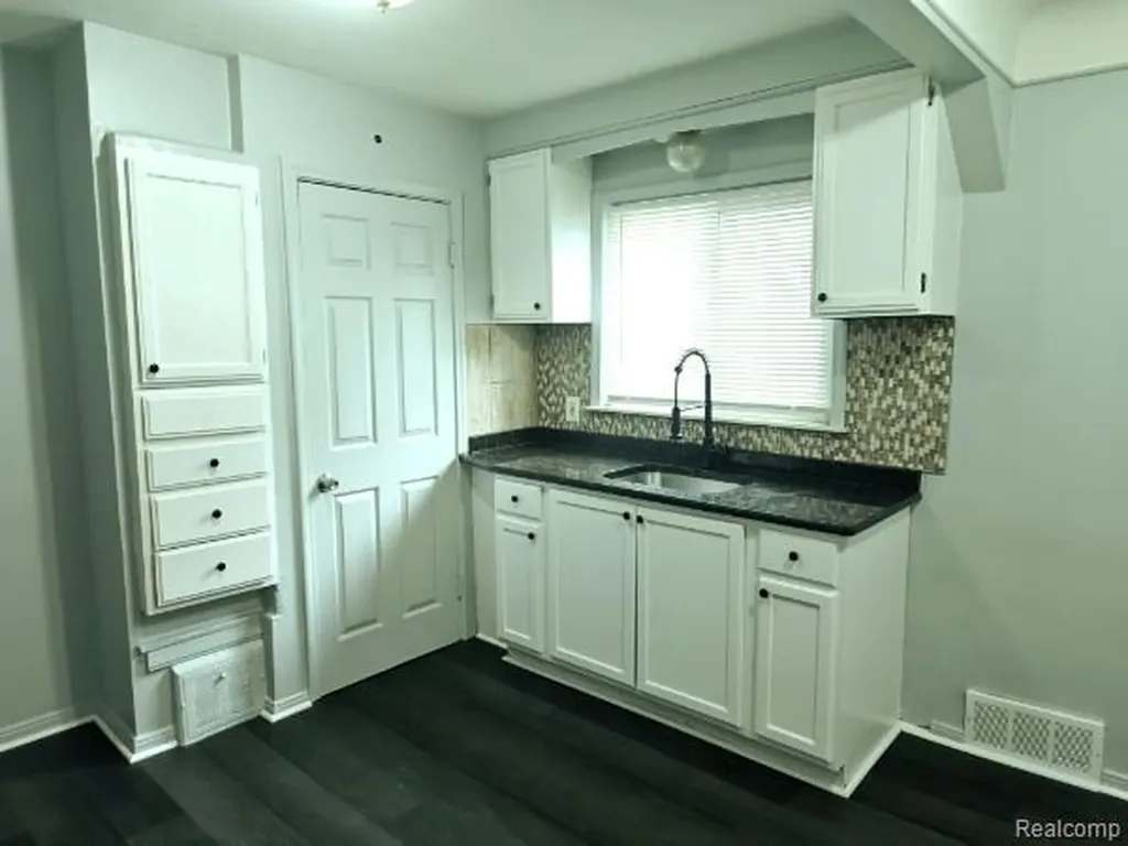22544 Frisbee Street Detroit City MI 48219