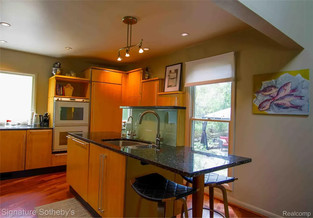 4945 Whitlow Court Commerce Charter Township MI 48382
