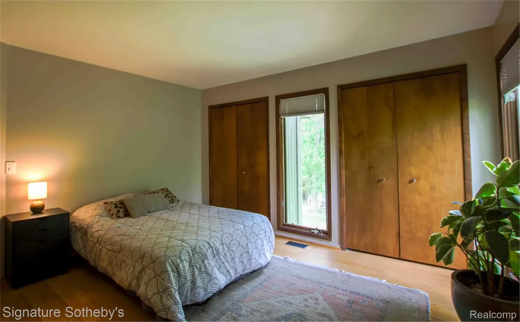 4945 Whitlow Court Commerce Charter Township MI 48382