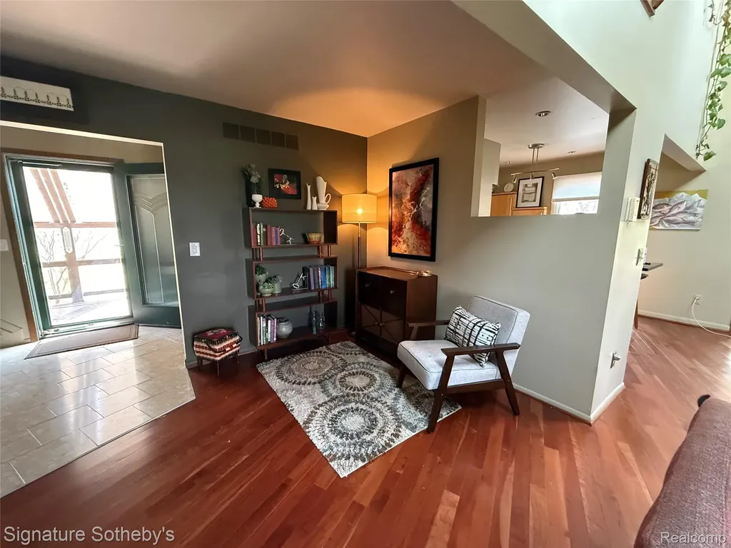 4945 Whitlow Court Commerce Charter Township MI 48382