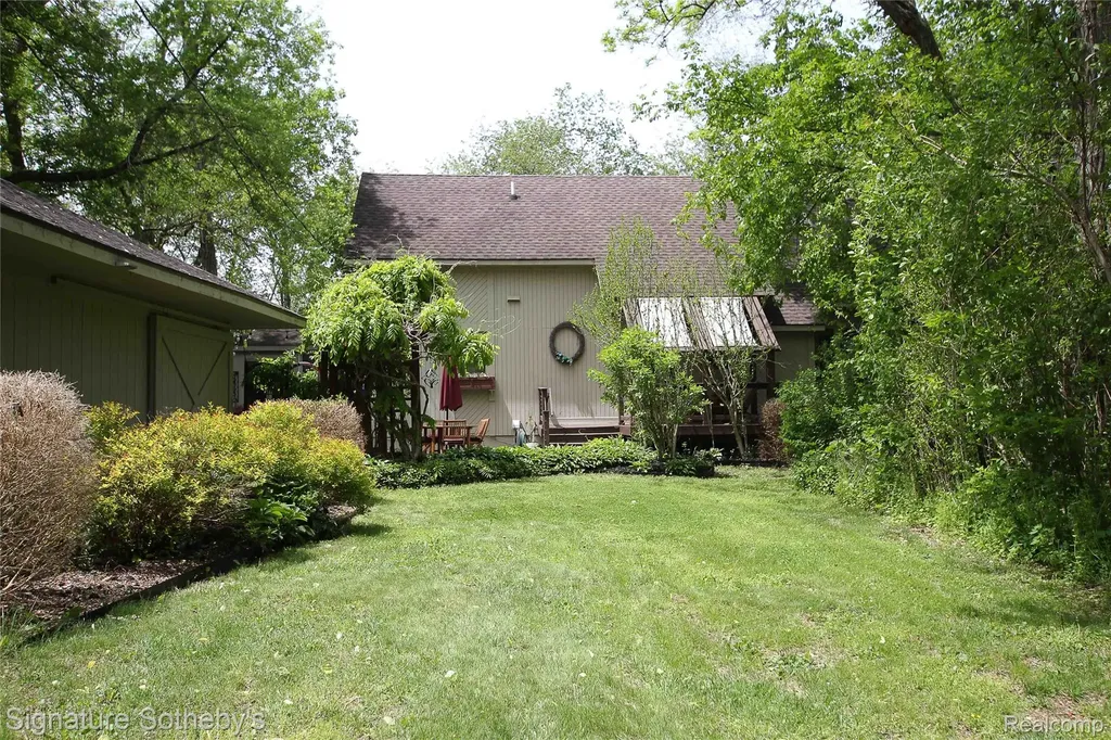 4945 Whitlow Court Commerce Charter Township MI 48382
