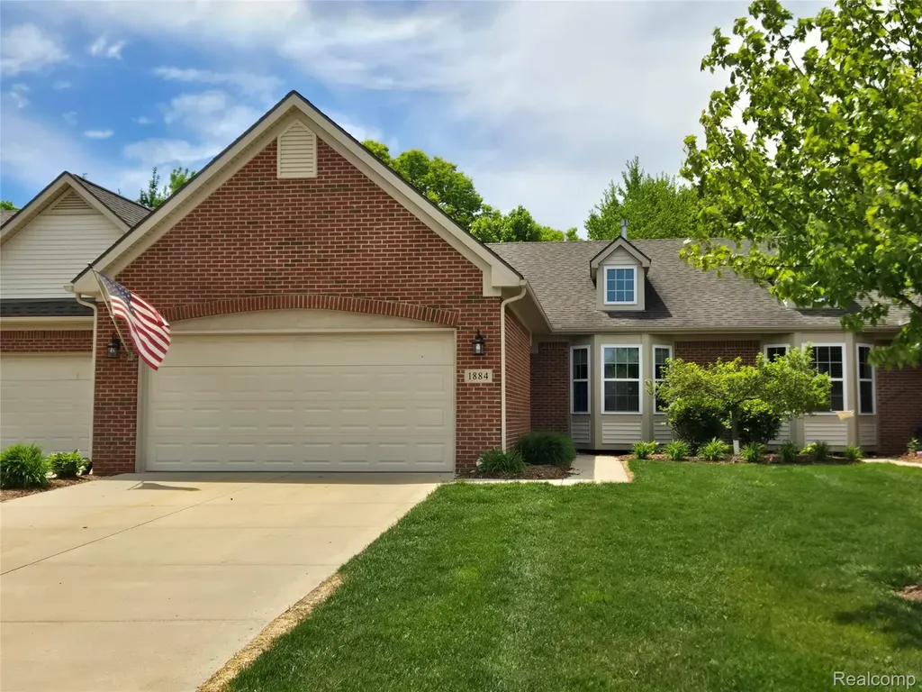 1884 Egret Pointe Genoa Township MI 48843