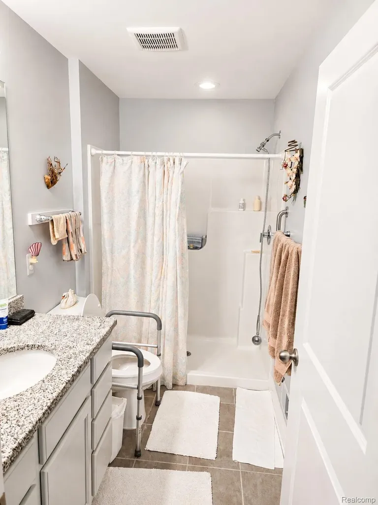 1884 Egret Pointe Genoa Township MI 48843