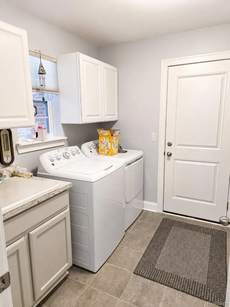 1884 Egret Pointe Genoa Township MI 48843