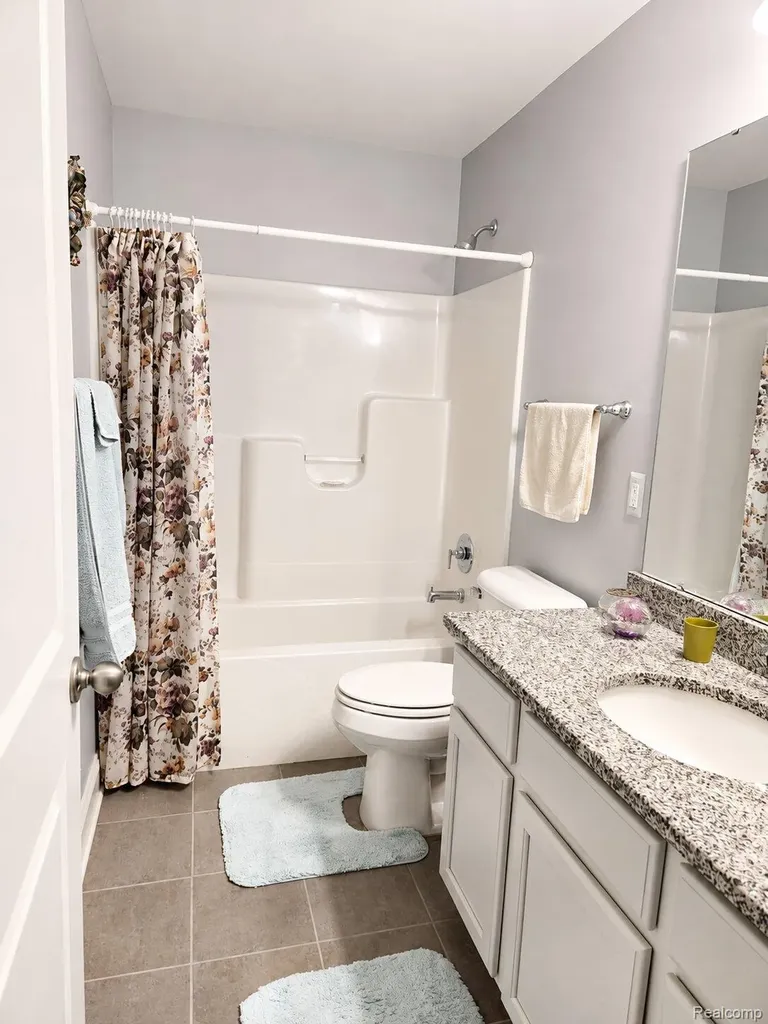 1884 Egret Pointe Genoa Township MI 48843