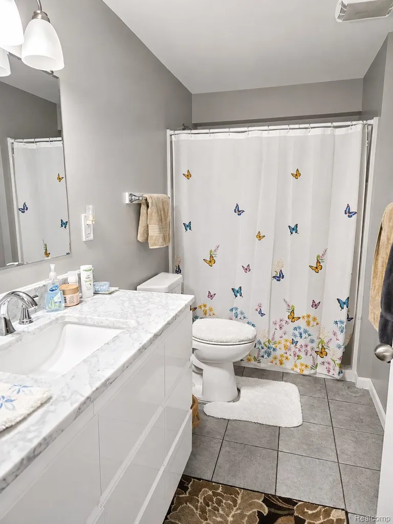 1884 Egret Pointe Genoa Township MI 48843